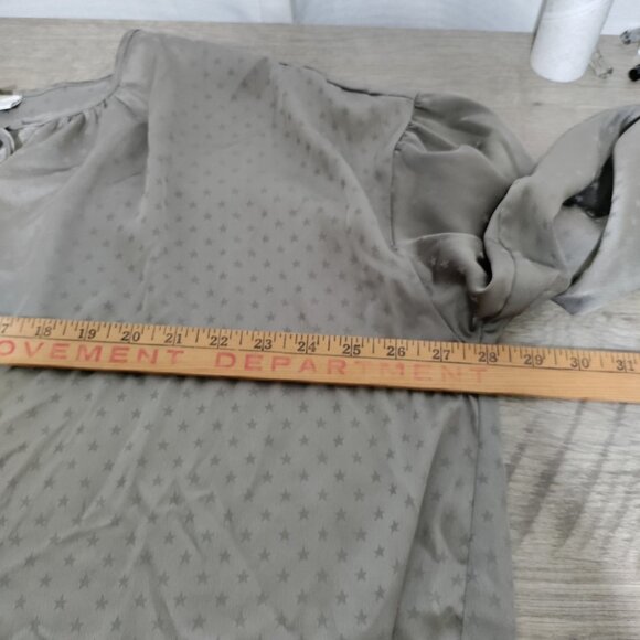 Cato Women's Gray On‎ Gray Star Print Long Sleeve Blouse Plus Size 18/20 - Picture 8 of 10